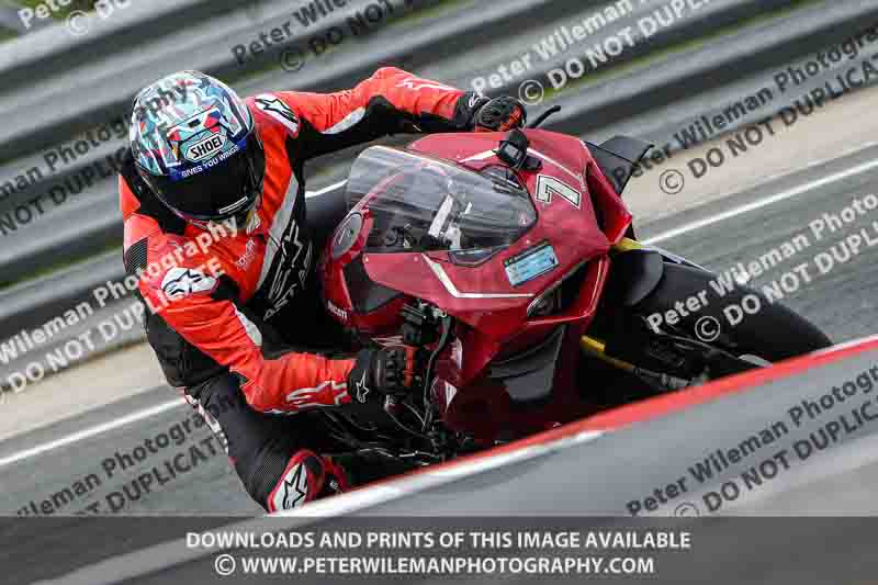 cadwell no limits trackday;cadwell park;cadwell park photographs;cadwell trackday photographs;enduro digital images;event digital images;eventdigitalimages;navarra;no limits trackdays;peter wileman photography;racing digital images;trackday digital images;trackday photos